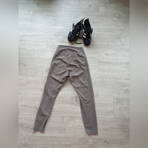 Everlane Perform legging (with pockets) - Picture 7 of 7